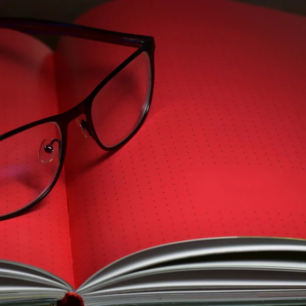 Glasses and book — Stock Photo, Image