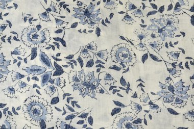 bir kumaş çiçekli