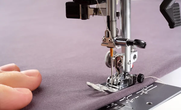 Sewing machine - Hand behind her sewing — Stock Photo, Image