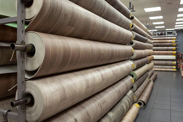 Rouleaux Linoléum Neuf Sur Fenêtre Une Quincaillerie Grand Choix Linoléum Images De Stock Libres De Droits