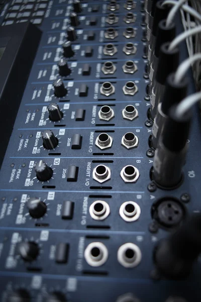 Recording studioutrustning. Professionell audio mixerbord. — Stockfoto