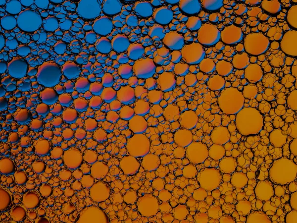 Λάδι Φυσαλίδες Του Χρώματος Μπλε Και Πορτοκαλί Στην Επιφάνεια Του — Φωτογραφία Αρχείου
