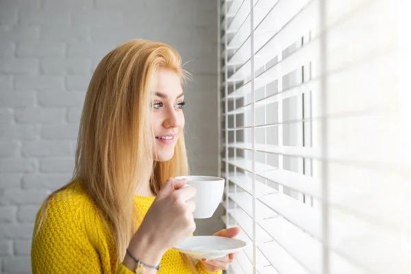 Pretty girl looking outside the window — Stock Photo, Image