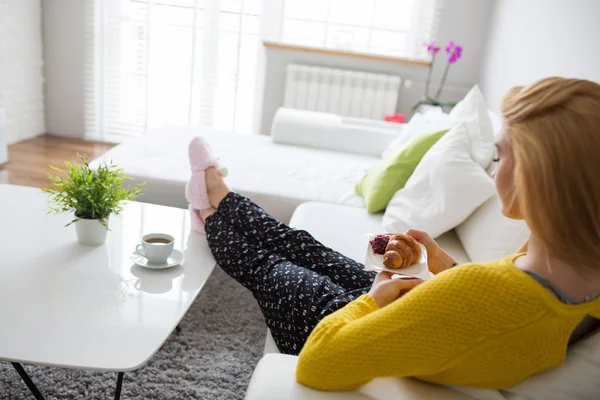 Relax with sweet snack — Stock Photo, Image