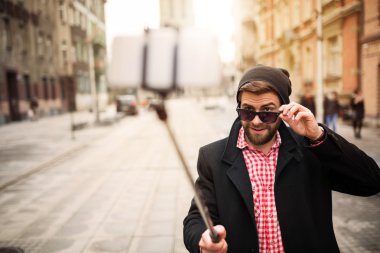 Hipster adam alarak selfie