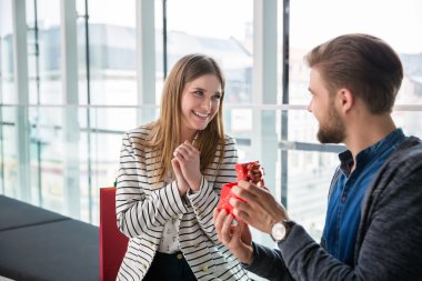 Sevimli küçük sürpriz