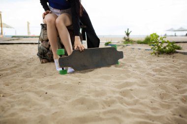 Longboarder sahilde