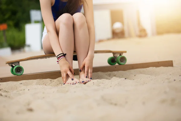 Am Strand sitzen — Stockfoto