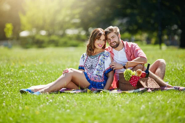 Fecha en el picnic — Foto de Stock