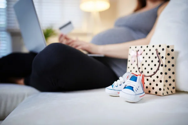 Small baby sneakers — Stock Photo, Image