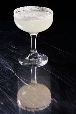 Alkollü kış meyveli kokteyl