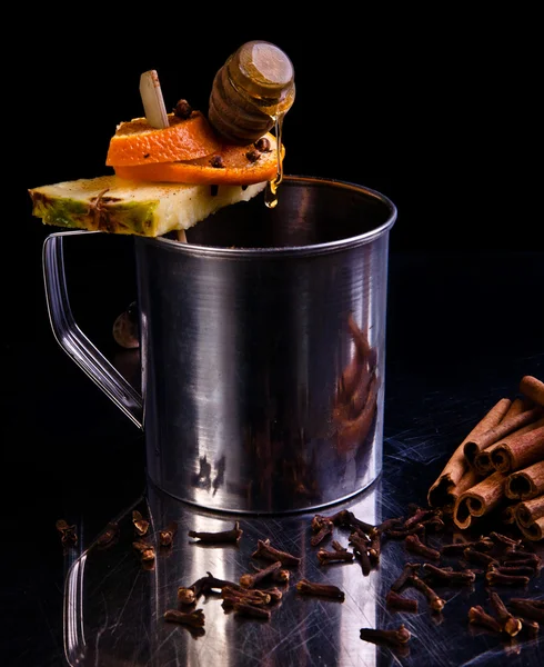 Alcoholische winter fruitige cocktail — Stockfoto