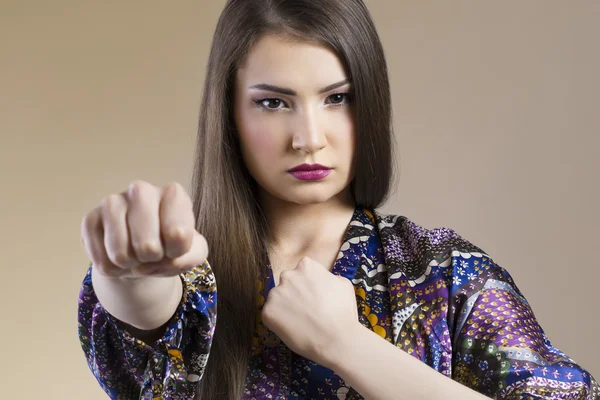 Aziatische vrouw vechten — Stockfoto