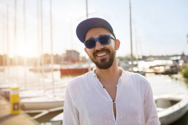 Tatil günlerinde bir yelkenli