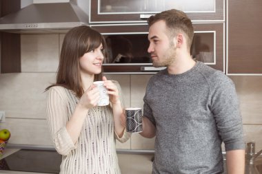 Konuş benimle daha fazla