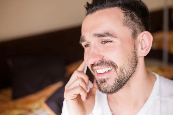 Man laughing on the phone — Stock Photo, Image