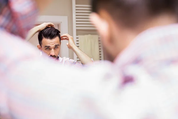 Preparação penteado rápido — Fotografia de Stock