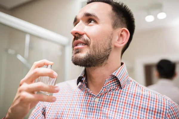 Bütün kadınlar güzel kokan adam ister