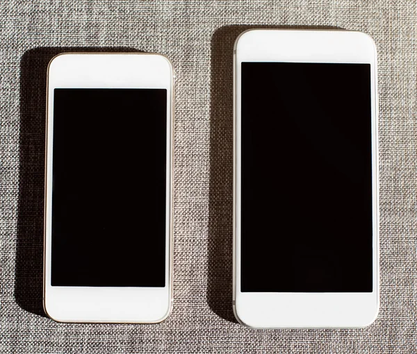 İki beyaz akıllı telefonlar karşılaştırılması