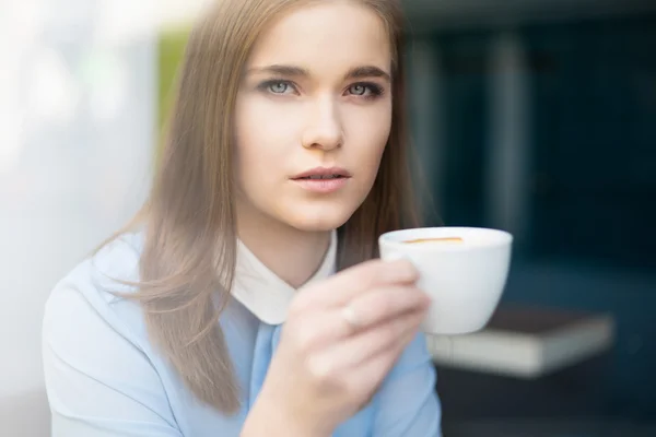 Relaxing with a cup of coffee — Stock Photo, Image