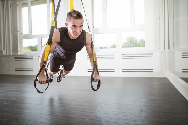 Şınav bir süspansiyon üzerinde