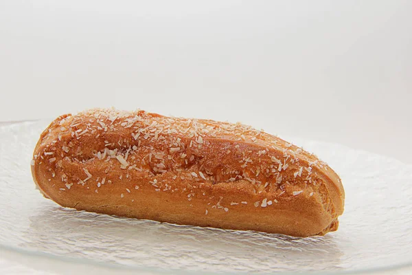 Färsk Eclair Transparent Platta Närbild — Stockfoto