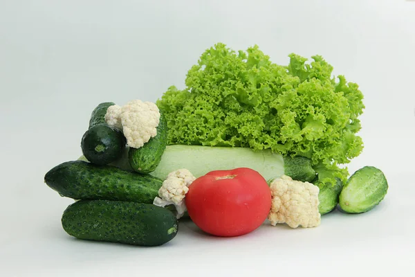 Friss Zöldségek Közelről Paradicsom Uborka Saláta Karfiol Cukkini — Stock Fotó