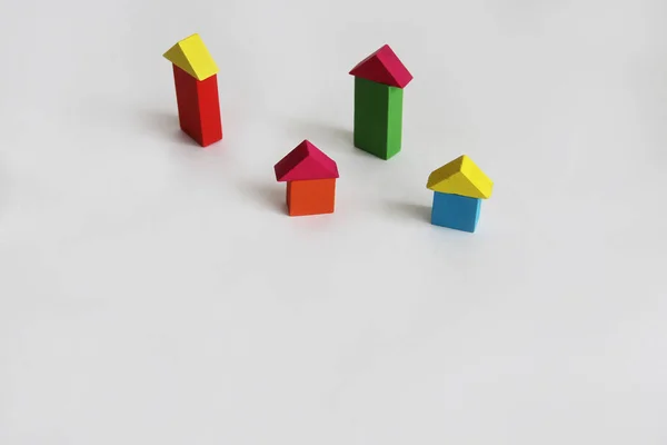 Будинок Іграшкових Кольорових Блоків Білому Тлі — стокове фото