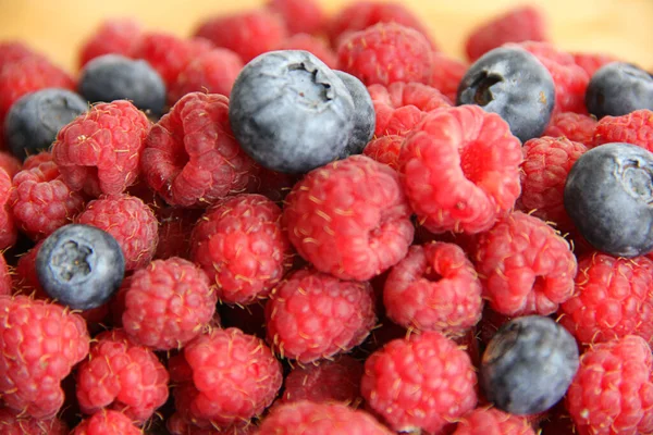 Fresh Raspberries White Background Close Raspberry Wooden Background Raspberries Blueberries — Stock Photo, Image