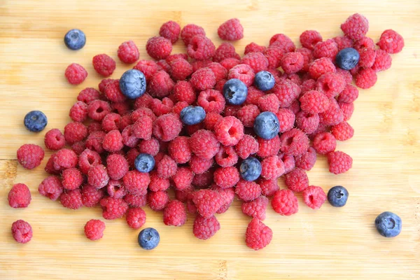 Fresh Raspberries Blueberries White Background Close Wild Summer Berries Blueberries — Stock Photo, Image