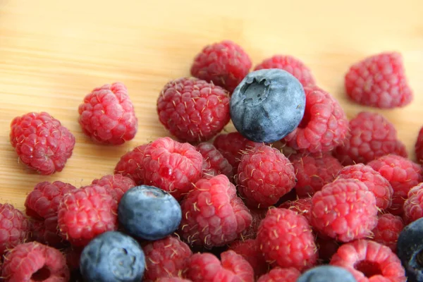 Fresh Raspberries Blueberries White Background Close Wild Summer Berries Blueberries — Stock Photo, Image