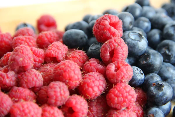 Fresh Raspberries Blueberries White Background Close Wild Summer Berries Blueberries — Stock Photo, Image