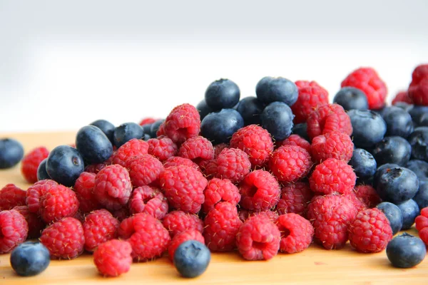 Fresh Raspberries Blueberries White Background Close Wild Summer Berries Blueberries — Stock Photo, Image