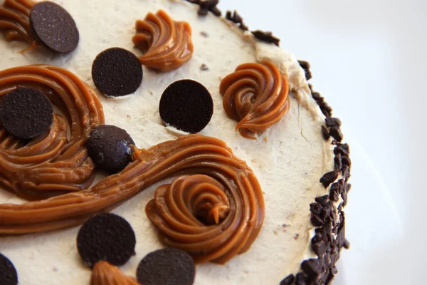 Шоколадный Торт Сливками Шоколадный Торт Сливками Шоколадом Шоколадный Торт Белой — стоковое фото