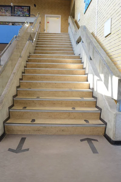 Escaleras Que Suben Bajan Edificio Escolar —  Fotos de Stock