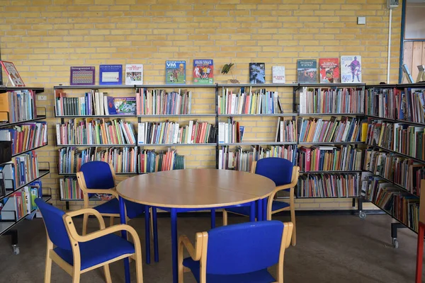 Bibliothèque Vide Dans Bâtiment Scolaire — Photo