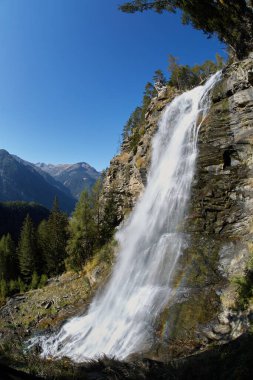 Hugh şelalesi doğada