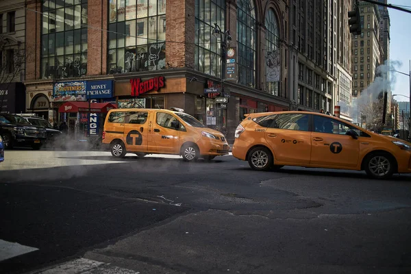 Žluté Taxi New York City Rušné Ulici — Stock fotografie