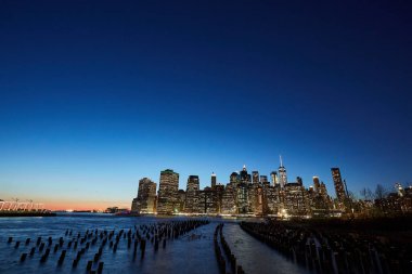 New York şehrinin gökdelenlerinin panoramik görüntüsü