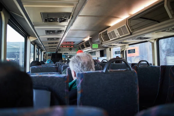 Bus New York Med Mennesker - Stock-foto