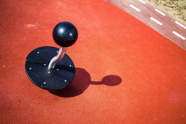 Oyun parkında eğlenceli bir oyun ekipmanı