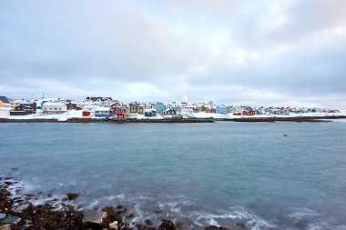 Bir şehrin su manzarası