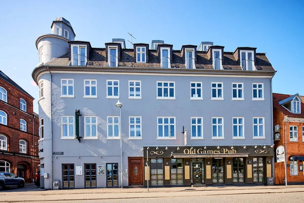 Gammal Pub Byggnad Blå Färg Lägenhet — Stockfoto