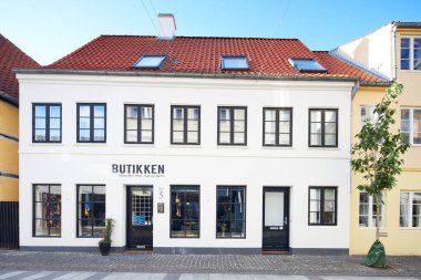Danimarka 'da küçük bir mağaza binası.