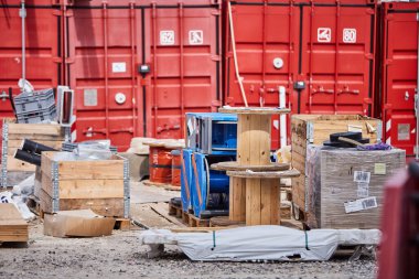 İnşaat alanındaki ekipmanlar.