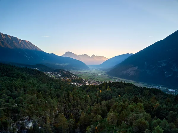 Krásná Krajina Hor Stromů — Stock fotografie