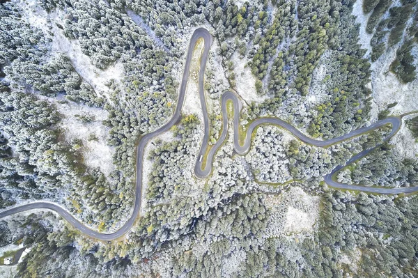 高山上危险的弯道 — 图库照片