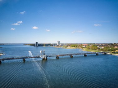 Danimarka 'da yaz havasında küçük şehir manzarası