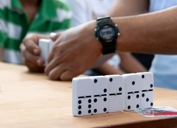 Playing domino