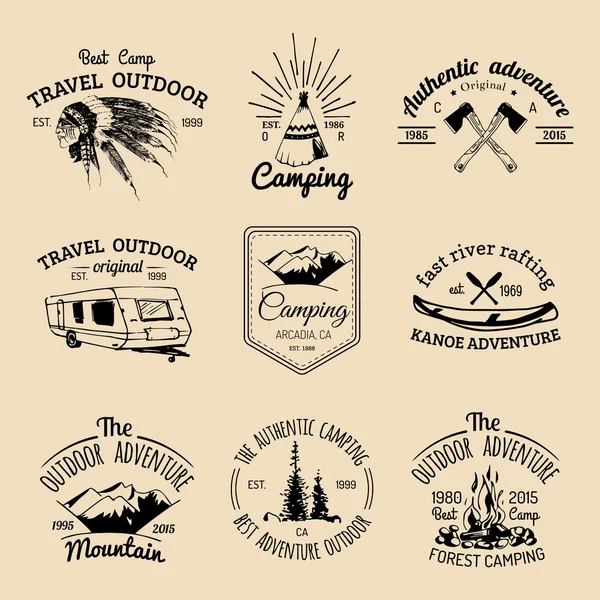 Uppsättning av vintage camping logotyp — Stock vektor